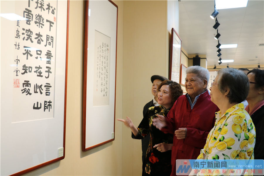 书法雕塑样样行 九旬老人展出笔刀双畅的艺术人生